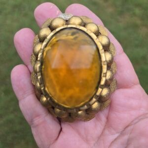 VINTAGE‎ JEANNE LARGE AMBER FACETED STONE GOLD TONE BROOCH